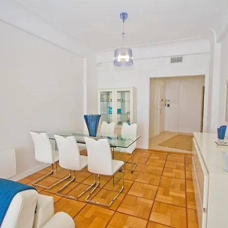 Promenade Des - Sea View 2bdr Holiday home